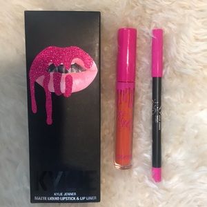 Kylie Jenner Matte Liquid Lipstick & Liner